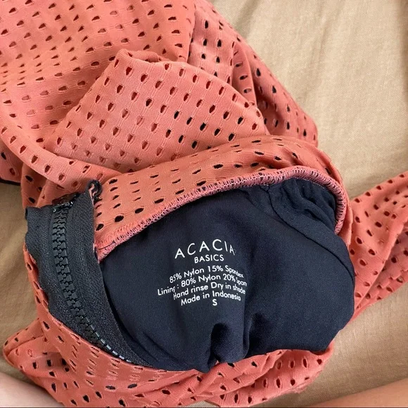 Acacia One Piece - Picture 3 of 3